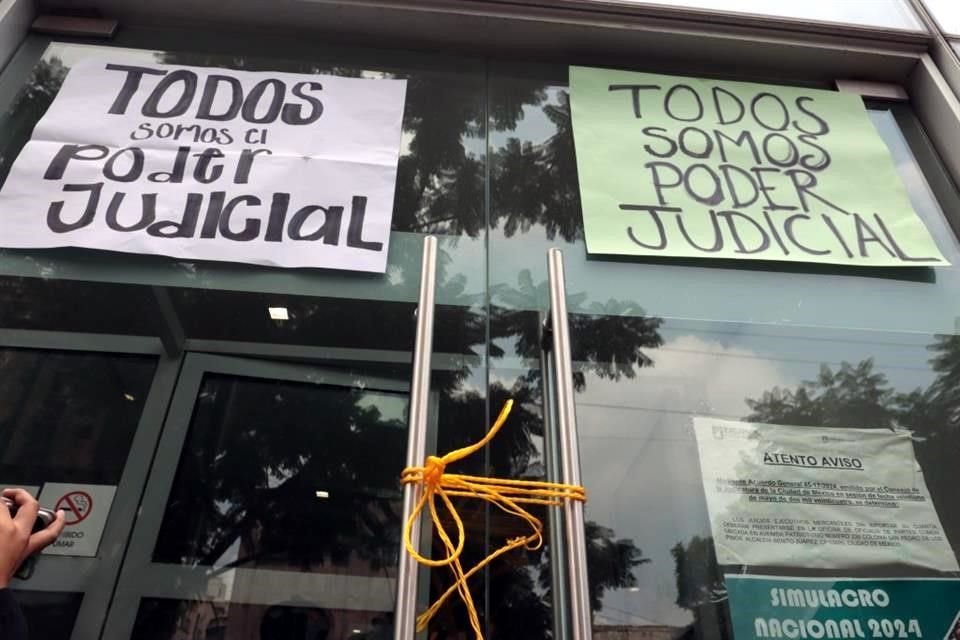 Trabajadores del Poder Judicial de CDMX piden que sean respetadas sus prestaciones.