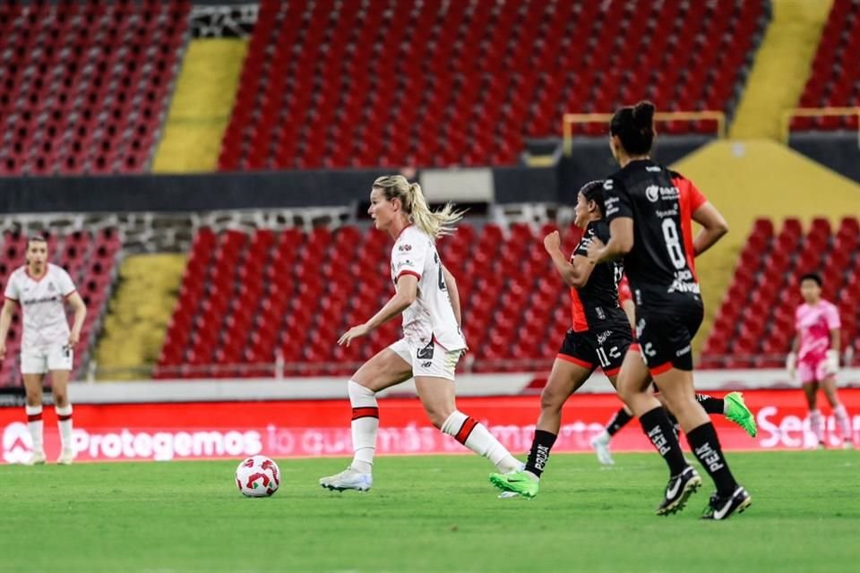 Las Rojinegras igualaron 1-1 ante las Diablas Rojas del Toluca.