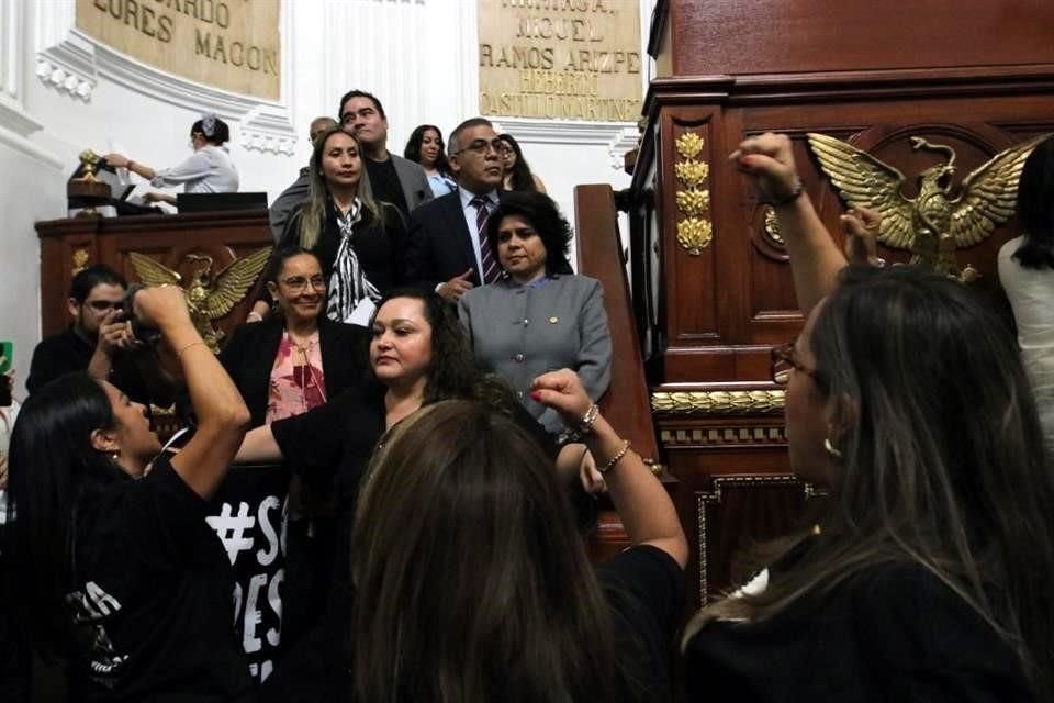 Al interior de Donceles también se registraron protestas.