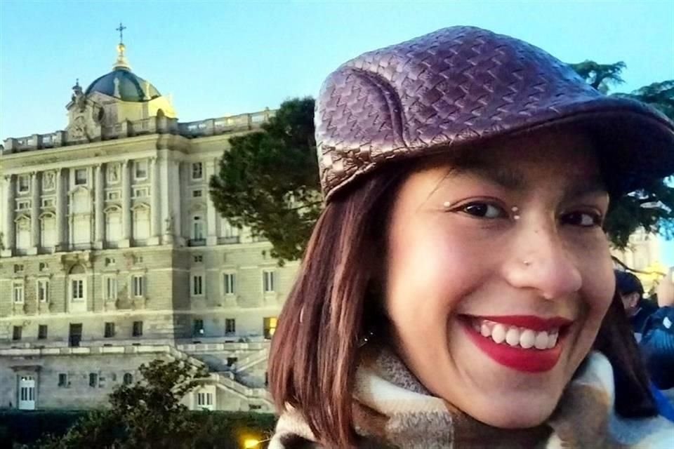 Ochoa Flores era una de las mexicanas que viajaron a Madrid como becaria para sumarse al equipo de trabajo del musical.