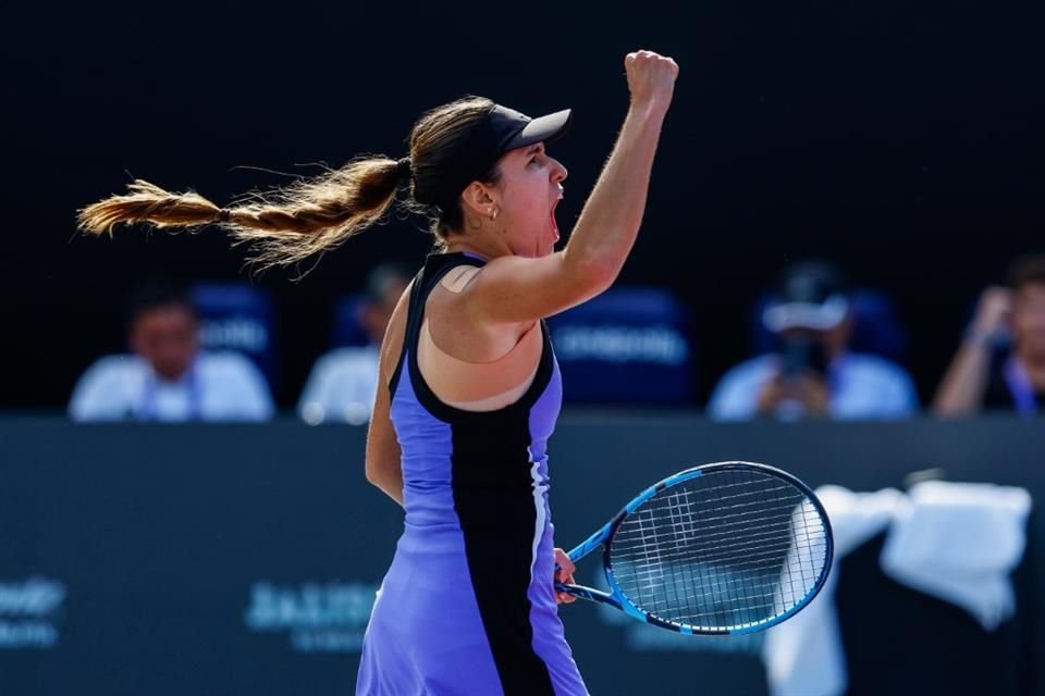 Camila Osorio se metió a las semifinales del GDL Open AKRON WTA 500 luego de vencer por 7-6 y 6-2 a Kamilla Rakhimova.