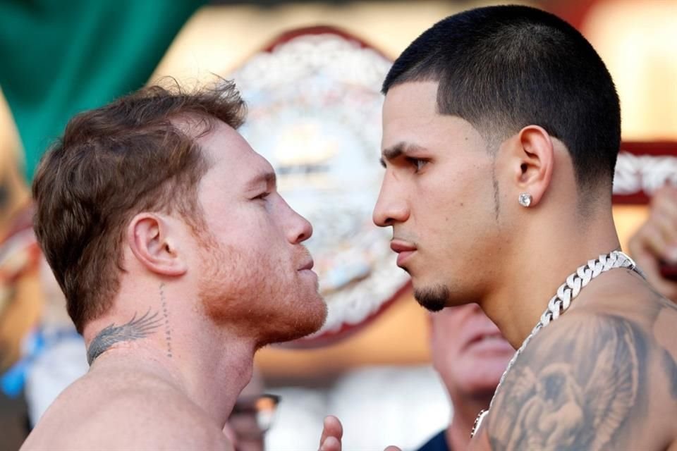 Saúl Álvarez y Edgar Berlanga están listos para darlo todo en el ring este sábado, después de cumplir con el peso establecido en la báscula.