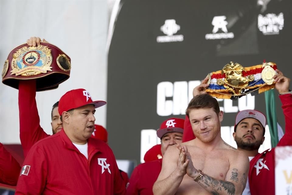 Saúl Álvarez y Edgar Berlanga están listos para darlo todo en el ring este sábado, después de cumplir con el peso establecido en la báscula.