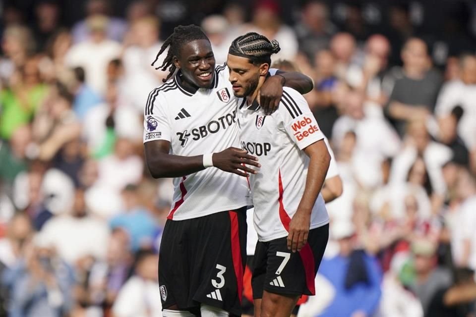 Raúl Jiménez marcó su primer gol de la temporada en la Premier League.