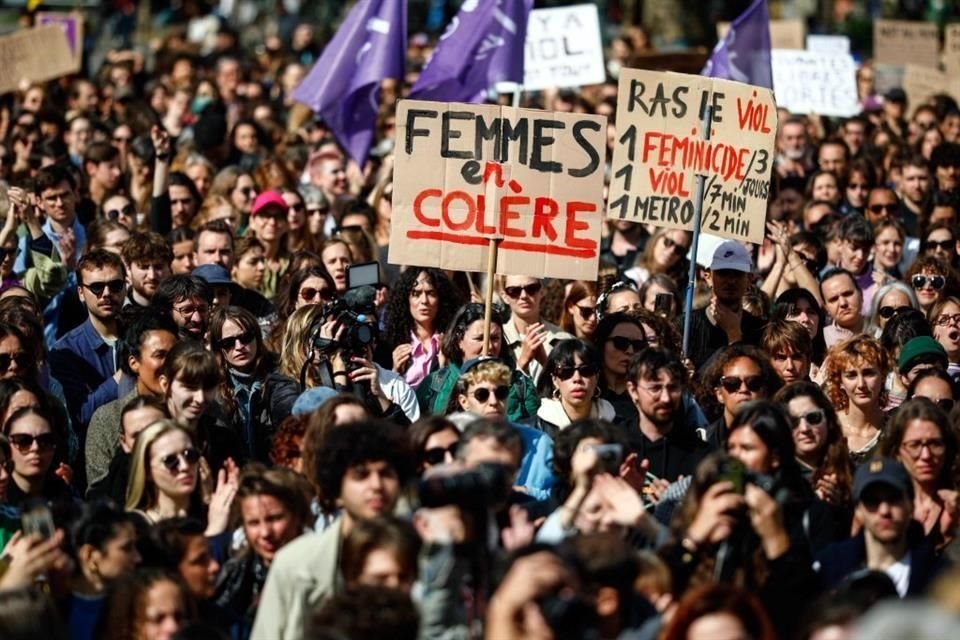 Miles de personas se manifestaron en Francia en apoyo a Gisèle Pelicot, víctima de violación durante años por su ex esposo que la drogaba.