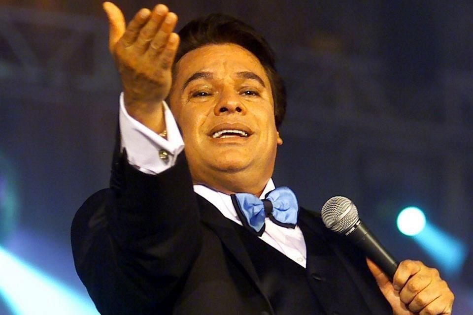 Juan Gabriel sigue viviendo en los corazones de las personas, llenando incluso proyecciones como las presentadas en la Cineteca Nacional.