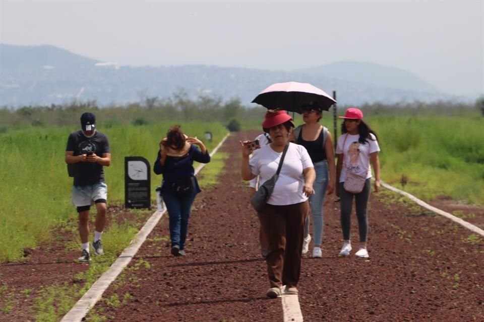 A dos semanas de abrir sus puertas, el Parque Ecológico Lago de Texcoco recibió a visitantes en su primer fin de semana largo. 