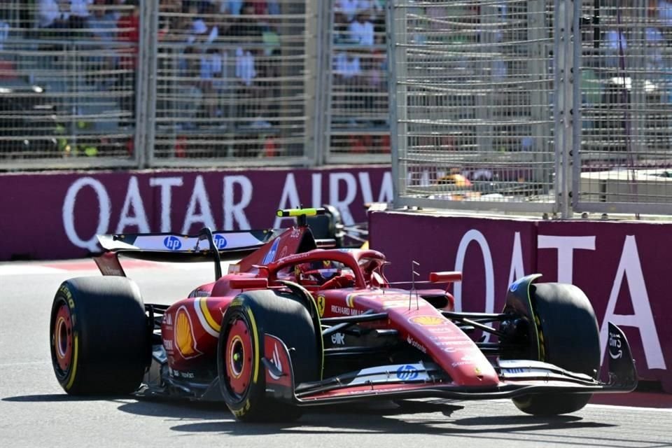 Carlos Sainz no entiende lo que pasó.