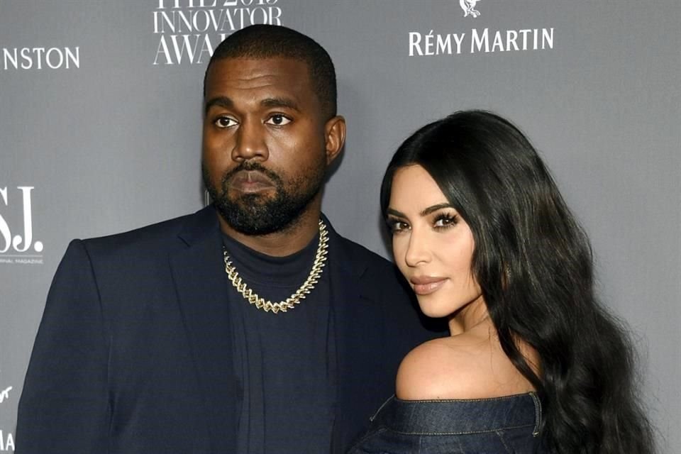 North, Saint, Chicago y Psalm, los cuatro hijos que Kanye West tuvo con Kim Kardashian, lo acompañaron en el escenario de un concierto en China este fin de semana.