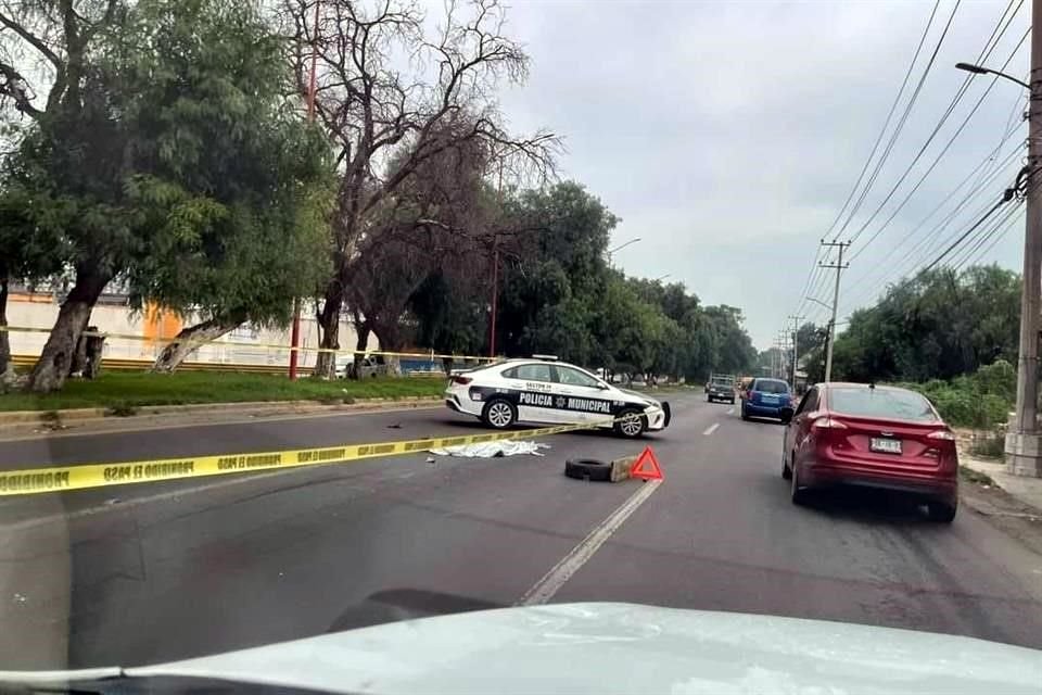 En accidentes viales distintos, tres personas fallecieron durante la madrugada del domingo en el Valle de México.