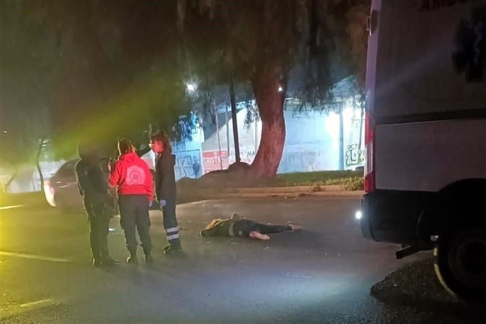 En accidentes viales distintos, tres personas fallecieron durante la madrugada del domingo en el Valle de México.