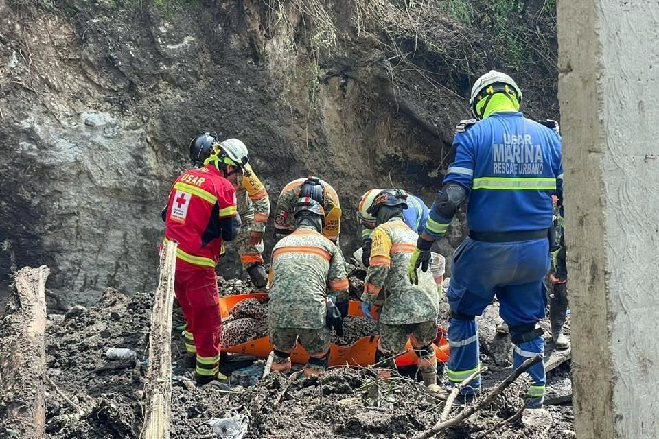 Este domingo se recuperaron tres cuerpos entre los escombros, tras el deslave en un cerro de Jilotzingo.