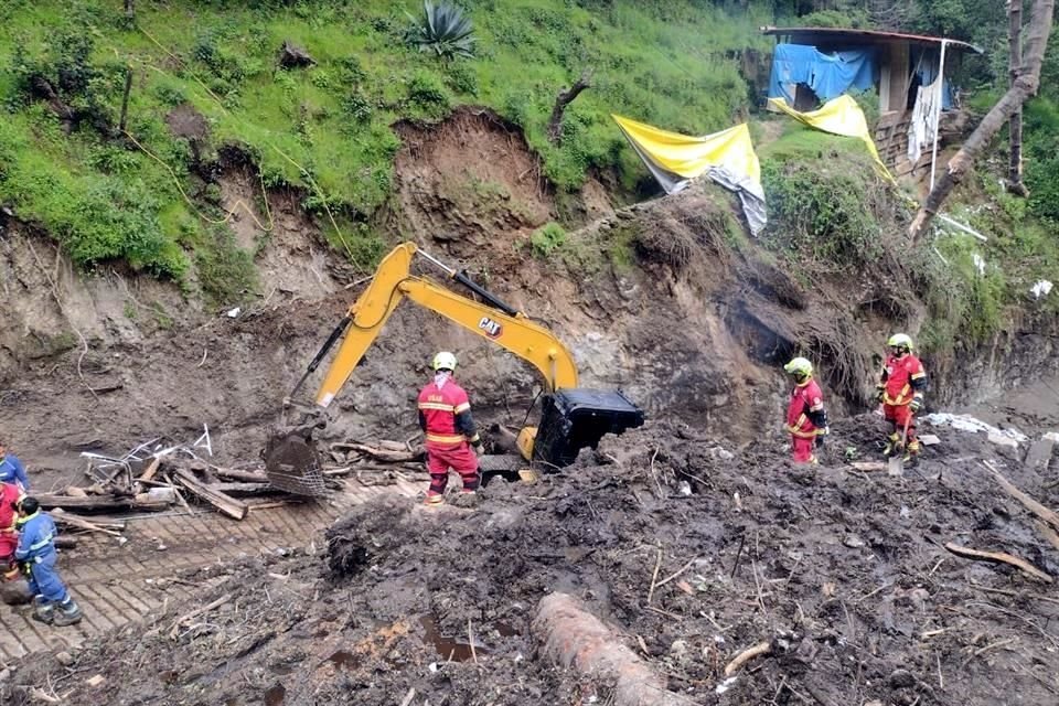 Las labores de rescate y seguridad continúan en la zona.