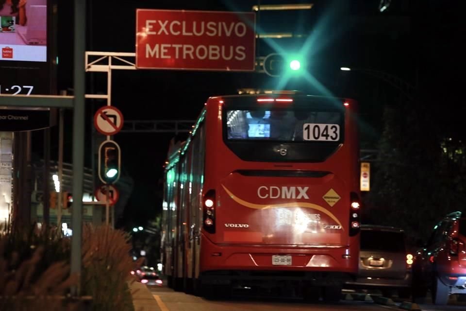 Tan solo en la semana del 20 al 27 de julio, el @MetrobusCDMX se vio forzado a detener el servicio 16 veces por bloqueos y manifestaciones.