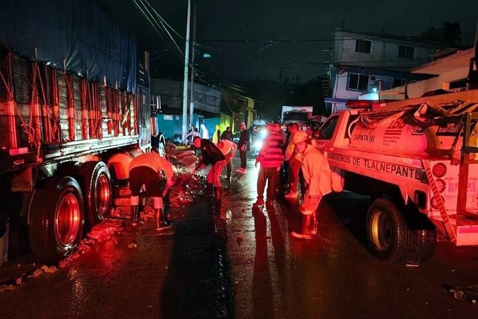 Servicios de emergencia acudieron para atender a los afectados.