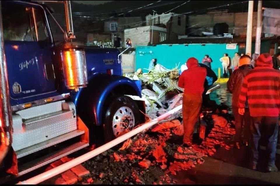 Tres personas resultaron lesionadas tras el derrumbe.