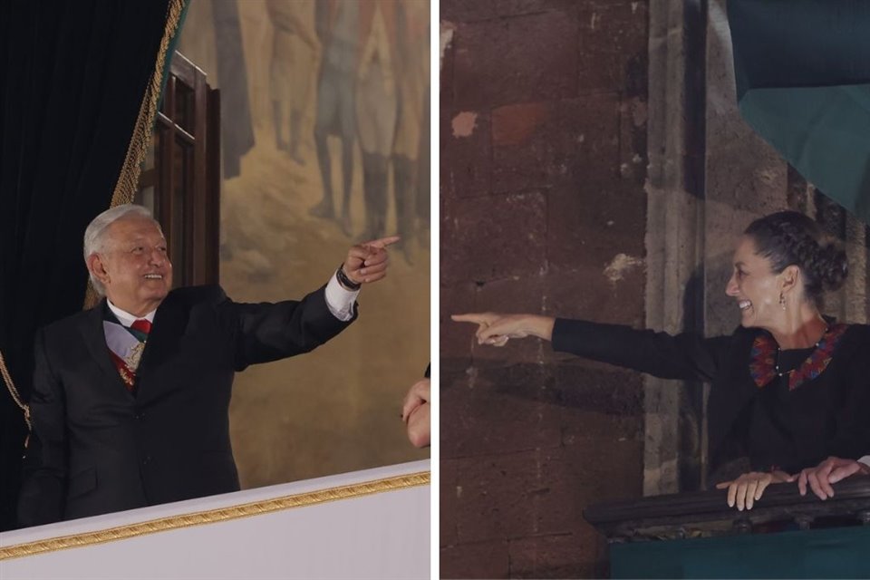 Desde el balcón central de Palacio Nacional, López Obrador señaló a su sucesora, la Presidenta electa Claudia Sheinbaum.