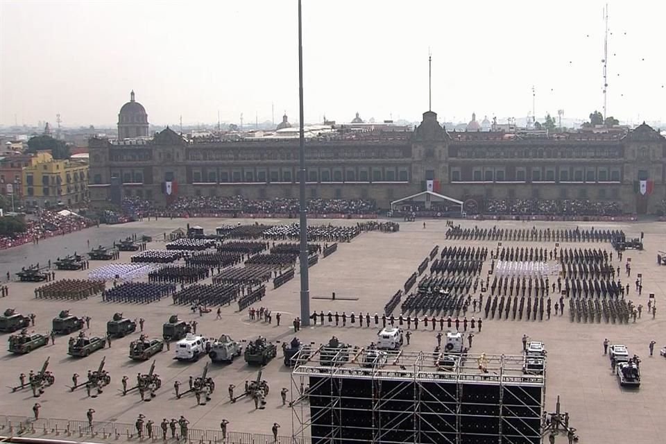 Aspecto panorámico del Desfile Militar.