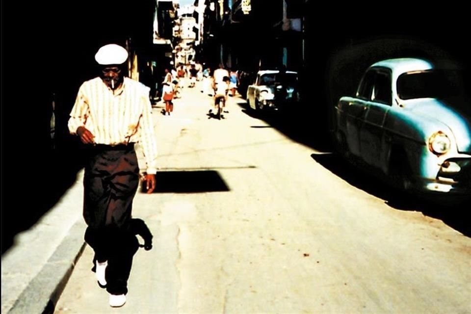 Poco más de 25 años después de que lanzara su primer y único álbum, reconocido a nivel mundial, el aclamado grupo de músicos cubanos Buena Vista Social Club ahora se adueñará de Broadway.