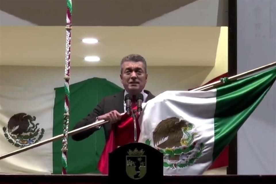 Durante el Grito de Independencia en Chiapas, el Gobernador Rutilio Escandón recibió exigencias de paz por parte de pobladores.