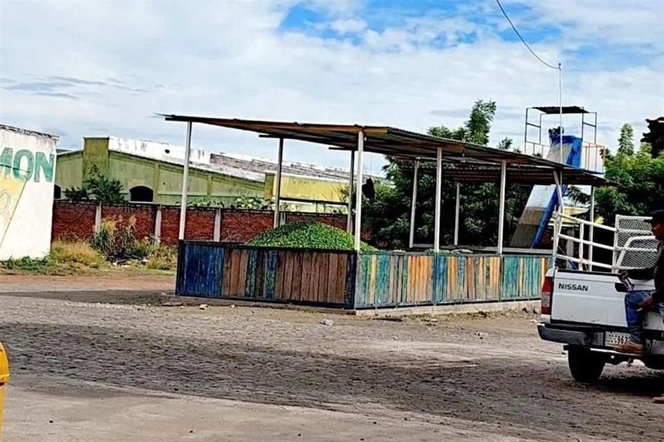 Al menos 20 empacadoras de limón pararon labores en tres localidad del Municipio de Buenavista, Michoacán, tras asesinato de empresario la semana pasada.