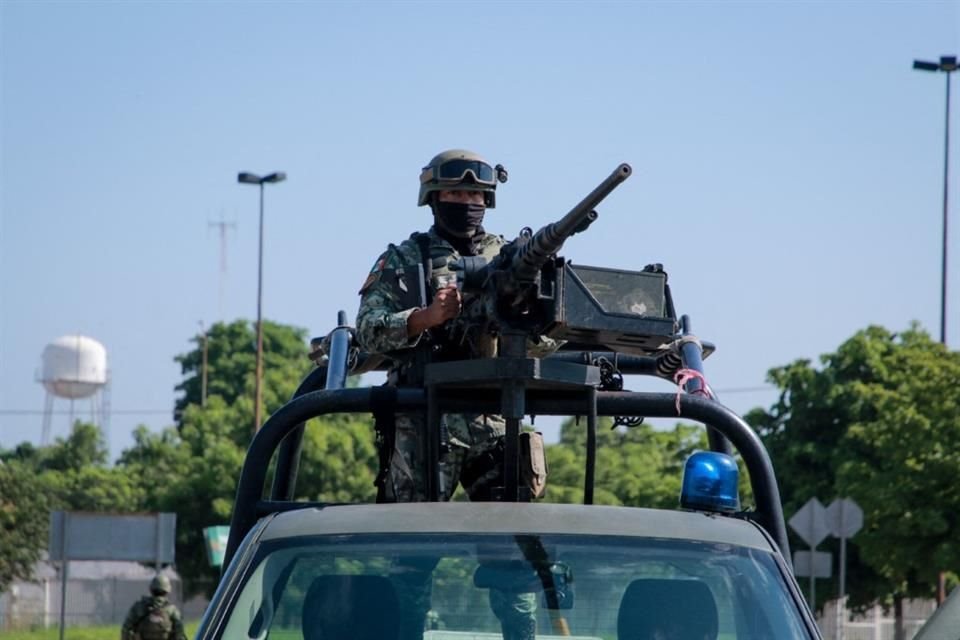 Patrullaje de militares en Culiacán, Sinaloa.