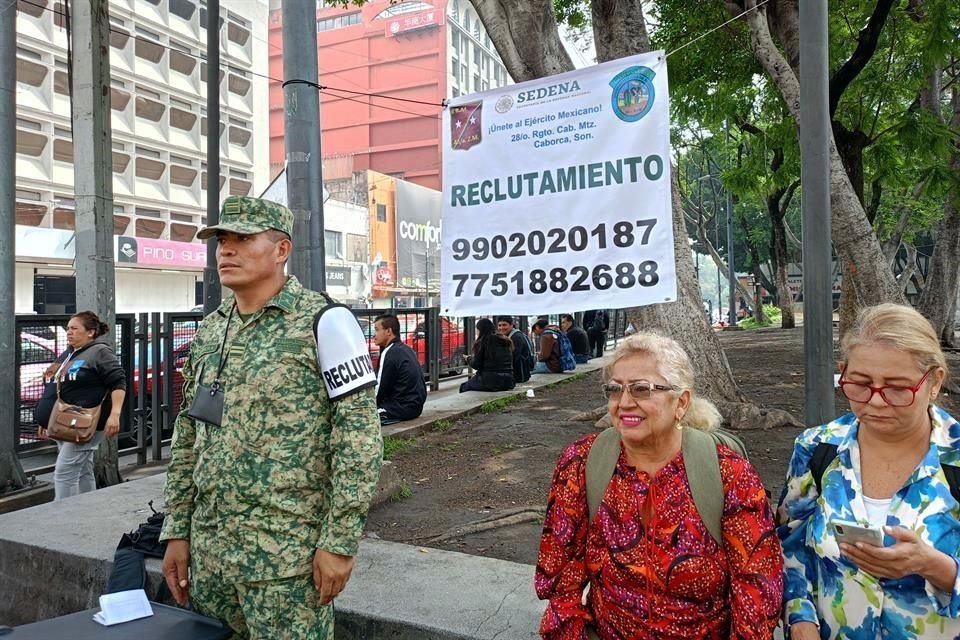 El Ejército ofrece gastos pagados, alimentos y transporte.