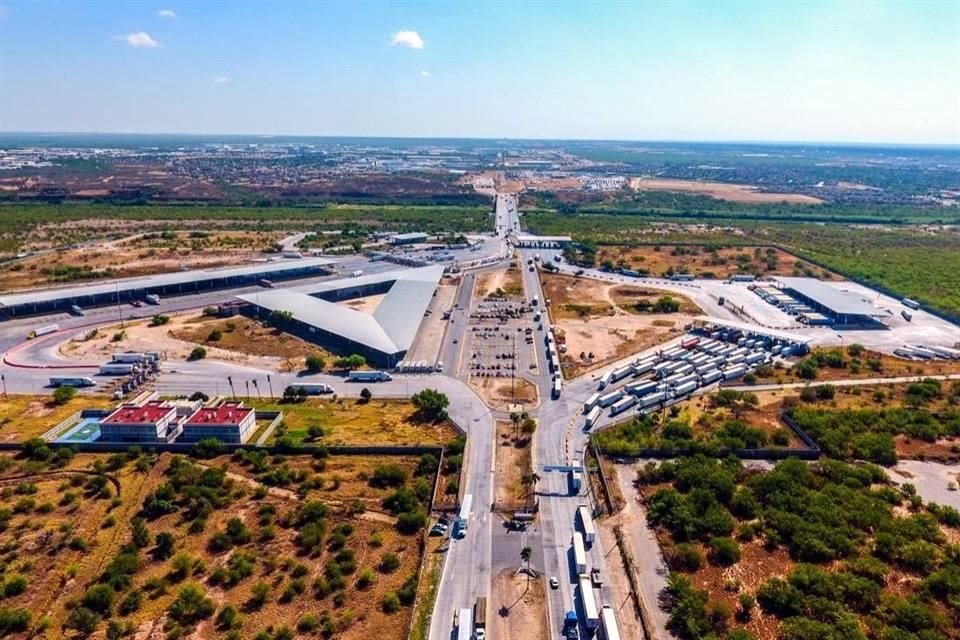 La Aduana de Nuevo Laredo reactivó hoy al menos cuatro módulos de internación de mercancías.