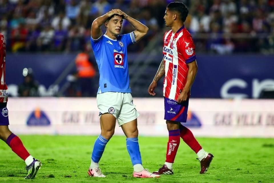 Cruz Azul vio frenado su paso invicto.