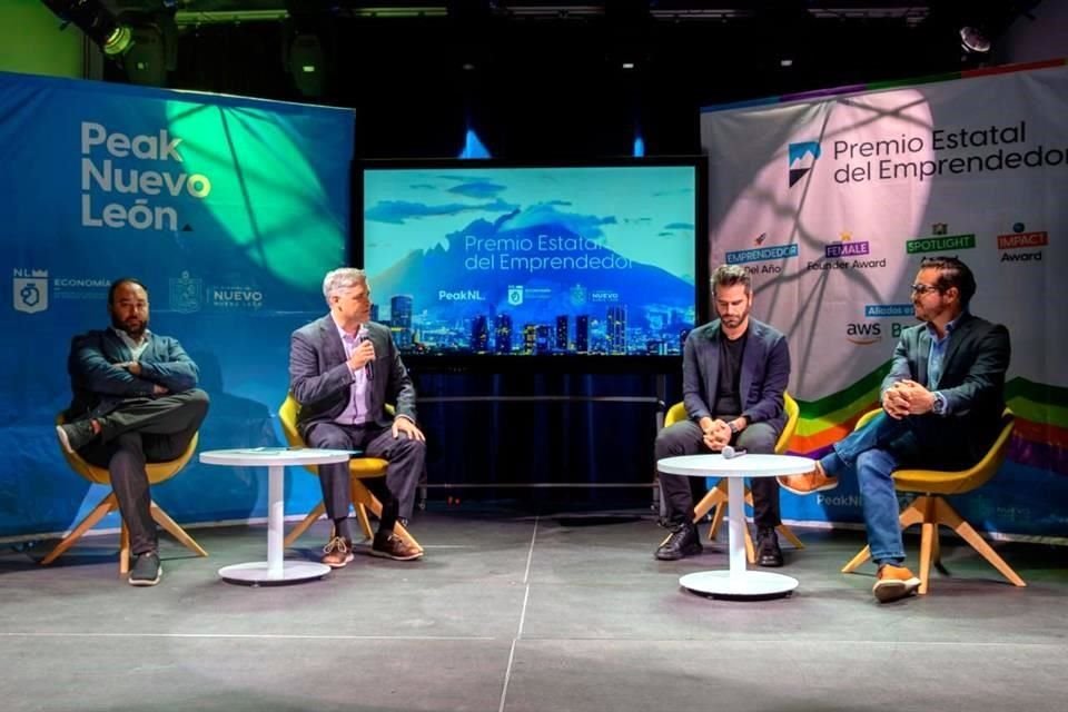 Emmanuel Loo e Iván Rivas, Subsecretario y Secretario de Economía de NL, respectivamente, con Moris Dieck, asesor de la plataforma Peak NL, y Mario García, CEO de Angel Hub Ventures.