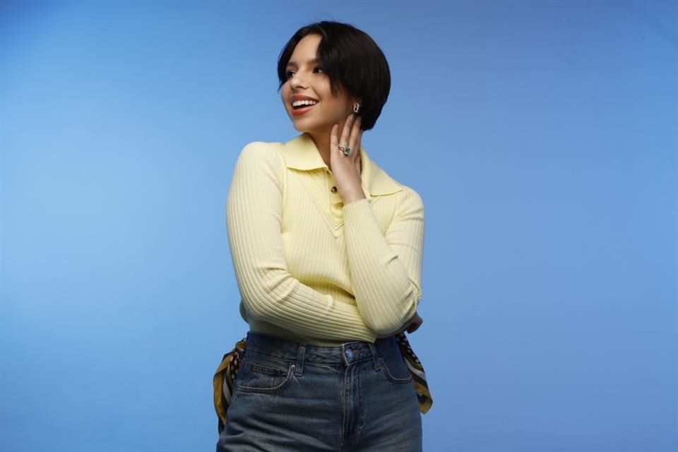 Por su disco 'Bolero', Ángela Aguilar competirá en la categoría Álbum del Año del Latin Grammy contra su ídolos en la industria.