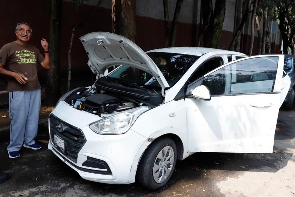 Autos descompuestos y tiendas inundadas fueron el saldo de la tormenta del lunes en Bosque de Tetlameya.