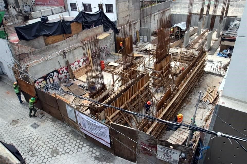 El edificio de Zapata 56 colapsó durante el sismo, pese a que era de reciente construcción y fue habitado ocho meses antes.