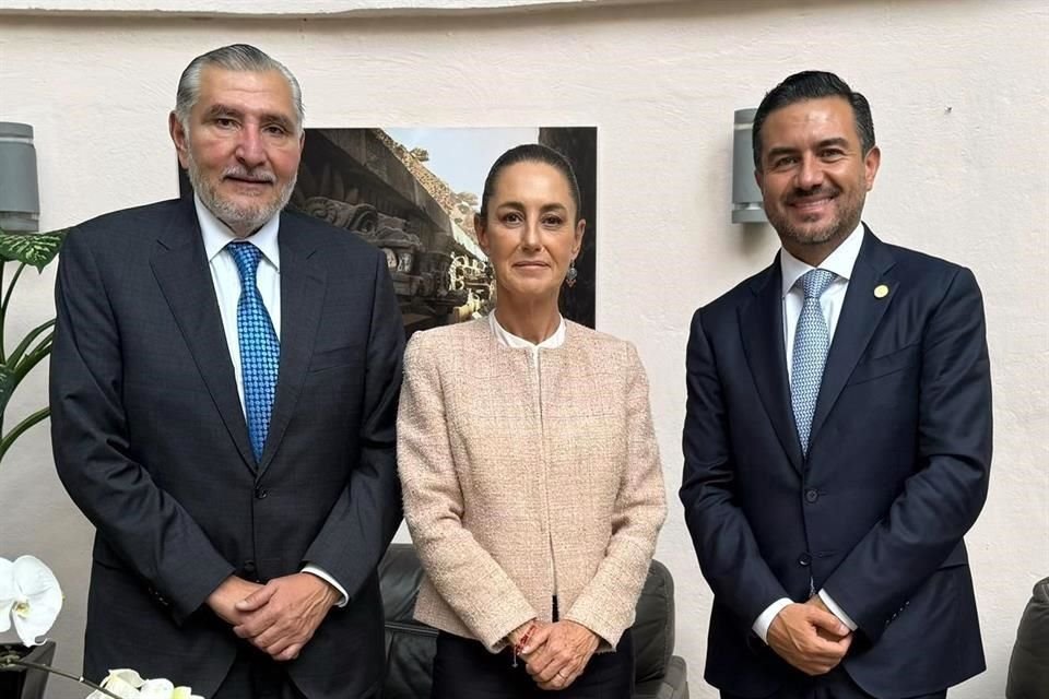 Al encuentro de Sheinbaum con Yunes Márquez (der.) también asistió el senador morenista Adán Augusto López.