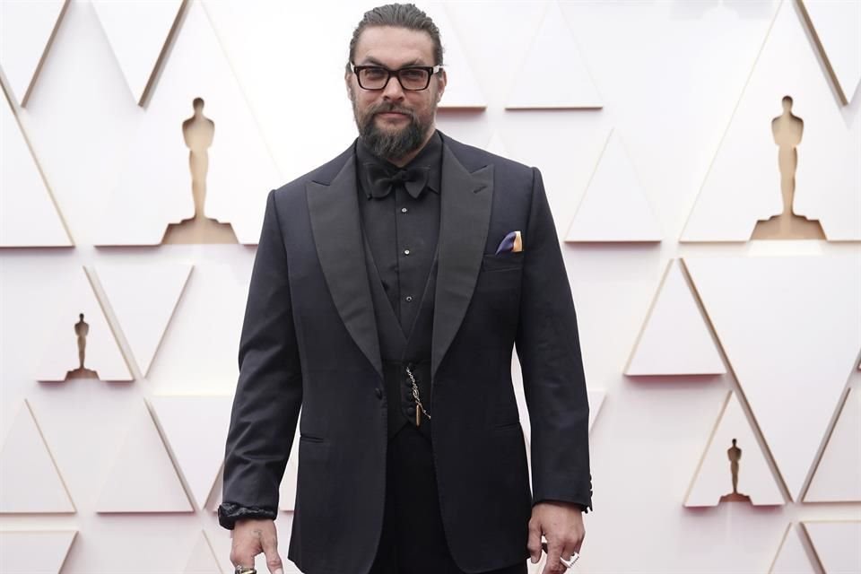 El actor Jason Momoa fue acusado de mostrar un comportamiento tóxico durante la filmación de la próxima película 'A Minecraft Movie'.