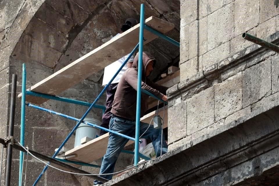 Trabajadores continúan con la rehabilitación del Templo de Nuestra Señora de Loreto.