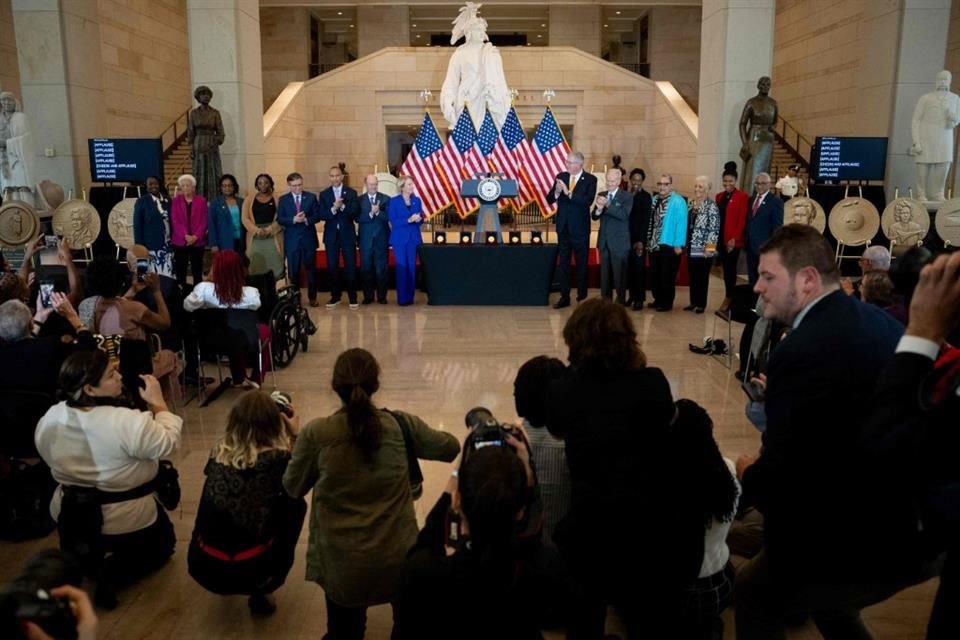 Miembros del Congreso de EU honran a mujeres negras matemáticas en Washington, el 18 de septiembre del 2024.