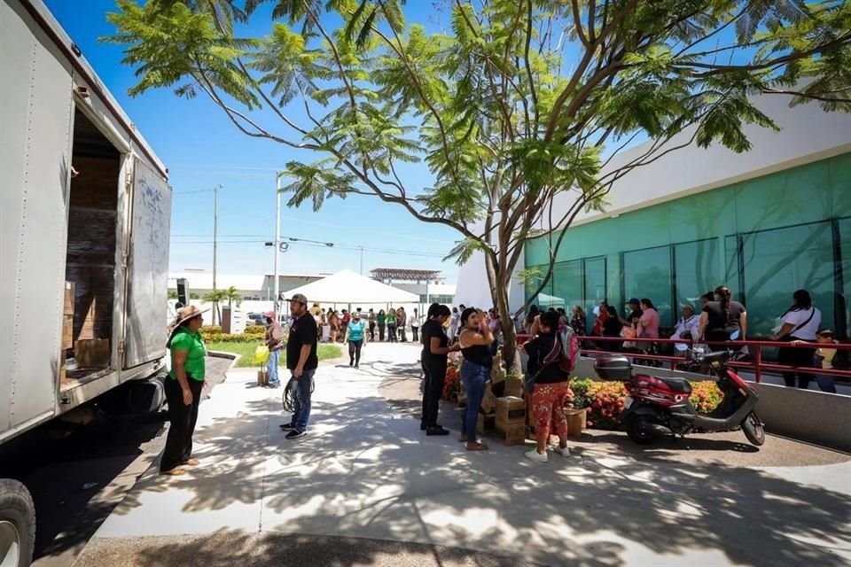 Ocho días después del inicio de la violencia desatada en Sinaloa, el Gobierno estatal acordó unir esfuerzos con el Banco de Alimentos de Culiacán para apoyar a familias afectadas.