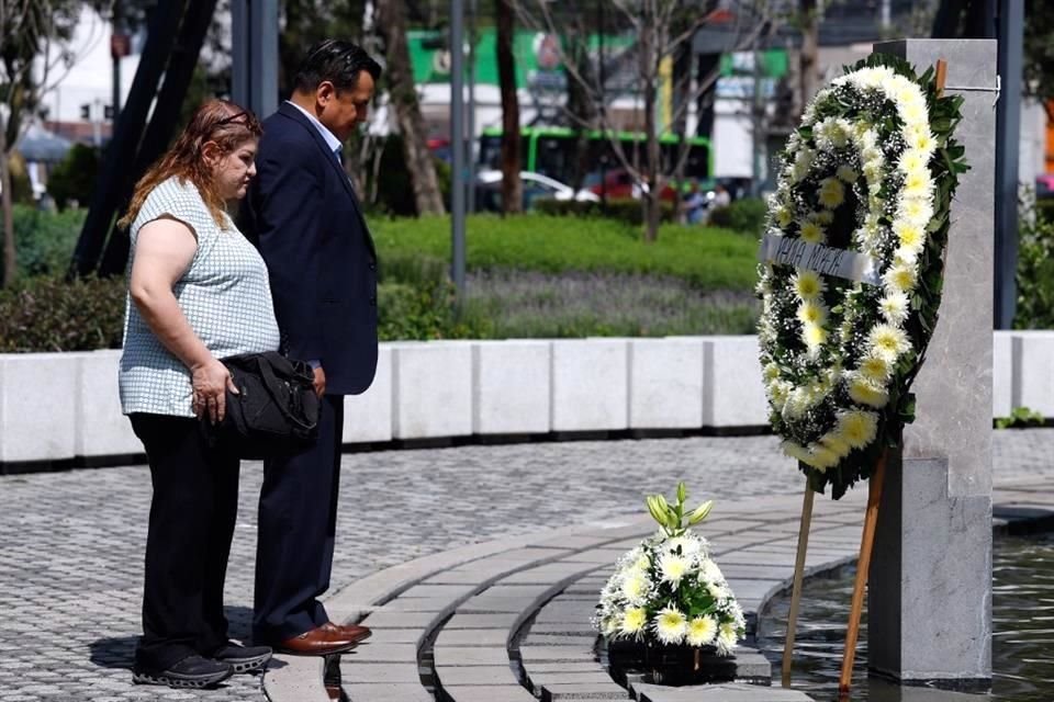 Como parte de la conmemoración, familiares de las víctimas del colapso del Colegio Enrique Rébsamen acudieron a una misa que se realizó en la Alameda Sur.