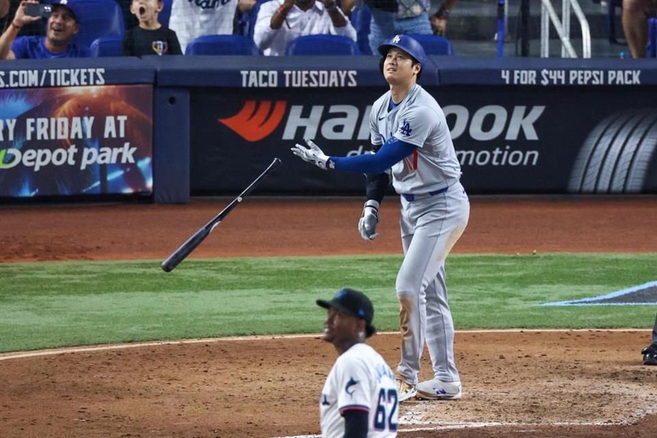 Shohei Ohtani se convierte en el primer jugador de la historia en alcanzar los 50 jonrones y 50 robos en una campaña de las Grandes Ligas.