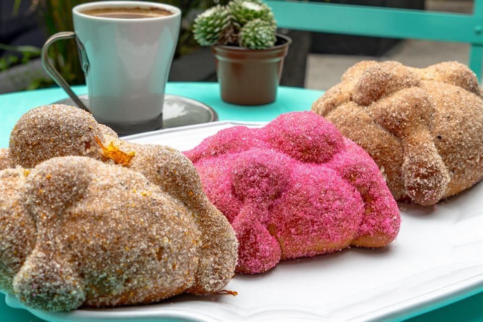 Conchas, Pan de Muerto y New York Cookies son algunos panes deliciosos de temporada que se pueden aprender en la pastelería Cardín.