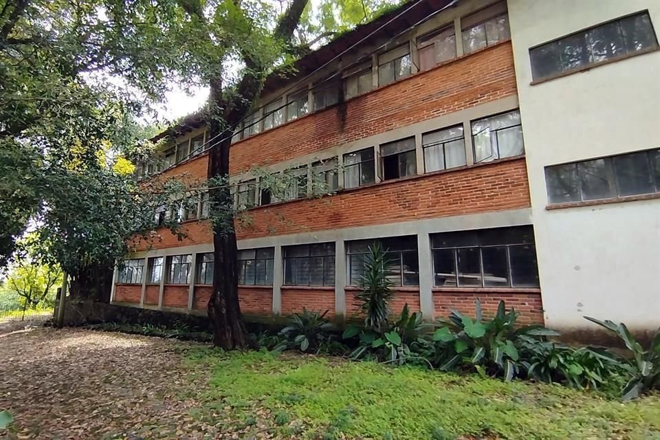 Olvidado y en el descuido se encuentra el monasterio diseñado por Fray Gabriel Chávez de la Mora en Santa María Ahuacatitlán, Morelos.