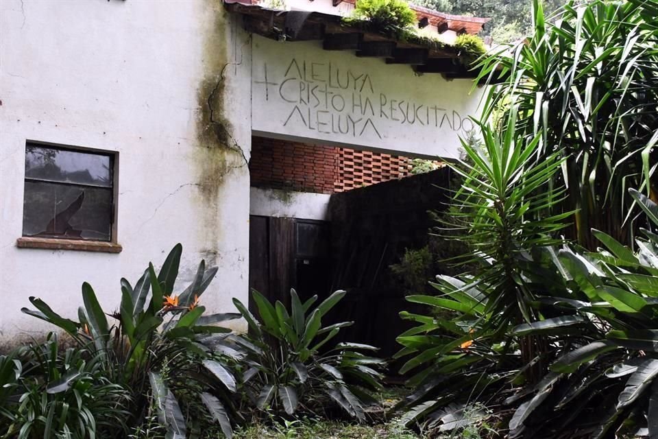 En la entrada del monasterio todavía puede apreciarse la tipografía diseñada por el arquitecto Chávez de la Mora.