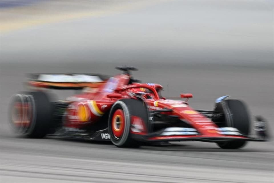 Charles Leclerc fue el más rápido en P1 de GP de Singapur.