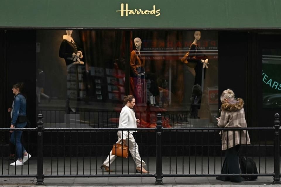 Mohamed Al Fayed fue acusado de violencia física, tanto dentro como fuera de Harrods.