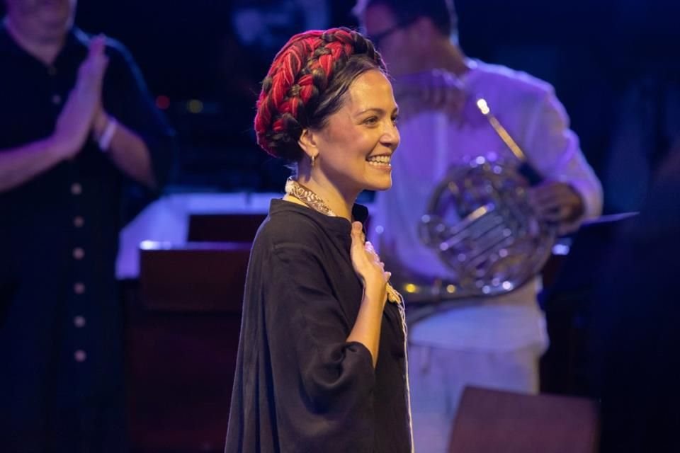 La cantante Natalia Lafourcade fue nombrada la primera Embajadora de la Música en la Cumbre Mundial de Premios Nobel de la Paz.