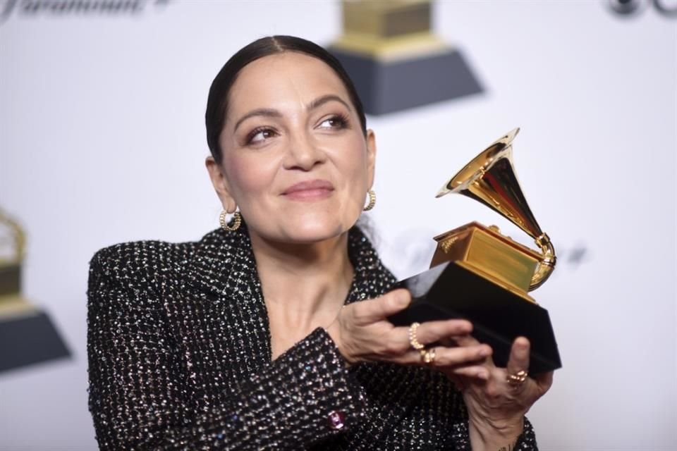 La ganadora del Grammy ofreció un show de unos 15 minutos en el que entonó canciones como 'Hasta la Raíz' y 'Pajarito Colibrí'.