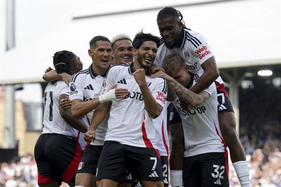 Raúl Jiménez anotó el primer gol del Fulham en la victoria de 3-1 sobre el Newcastle en Craven Cottage.