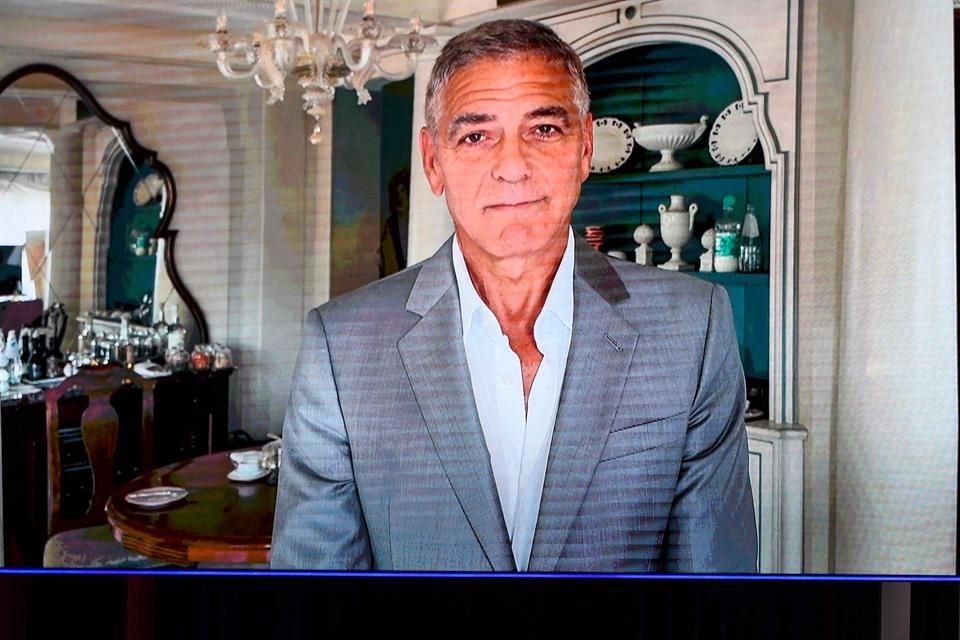 Durante la ceremonia, Blanchett, de 55 años, fue sorprendida por un emotivo mensaje en video de su colega George Clooney.