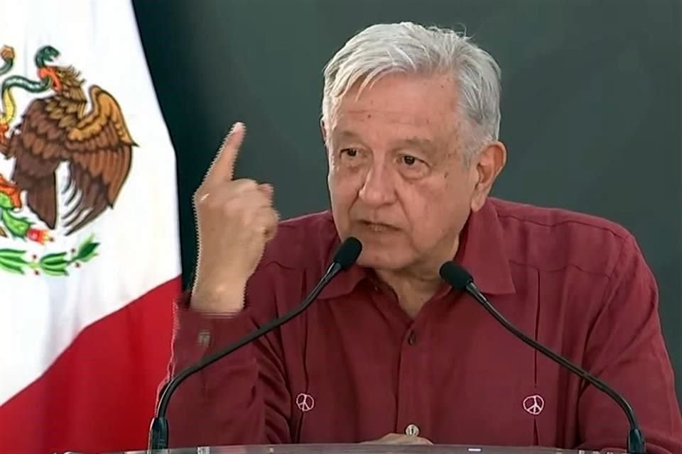 AMLO encabezó la inauguración del camino 'Benito Juárez' y el informe del programa Caminos Artesanales en Guelatao, Oaxaca.